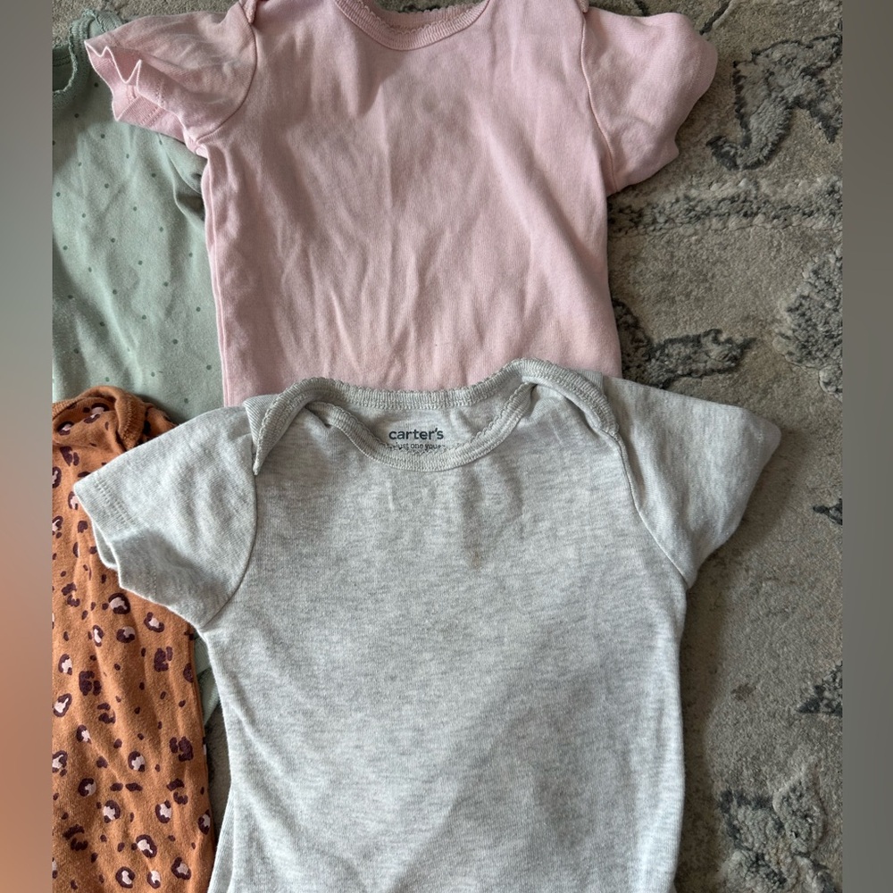 Onesie bundle - Picture 4 of 4